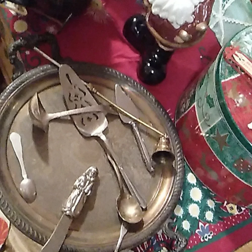 V🍴NTAGE SILVER  SERVING TRAY ORNATE BEAUTY with HANDLES VNPLVC